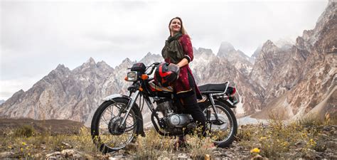 pakistan reizen vrouw|Laura reist solo met de motor door Pakistan